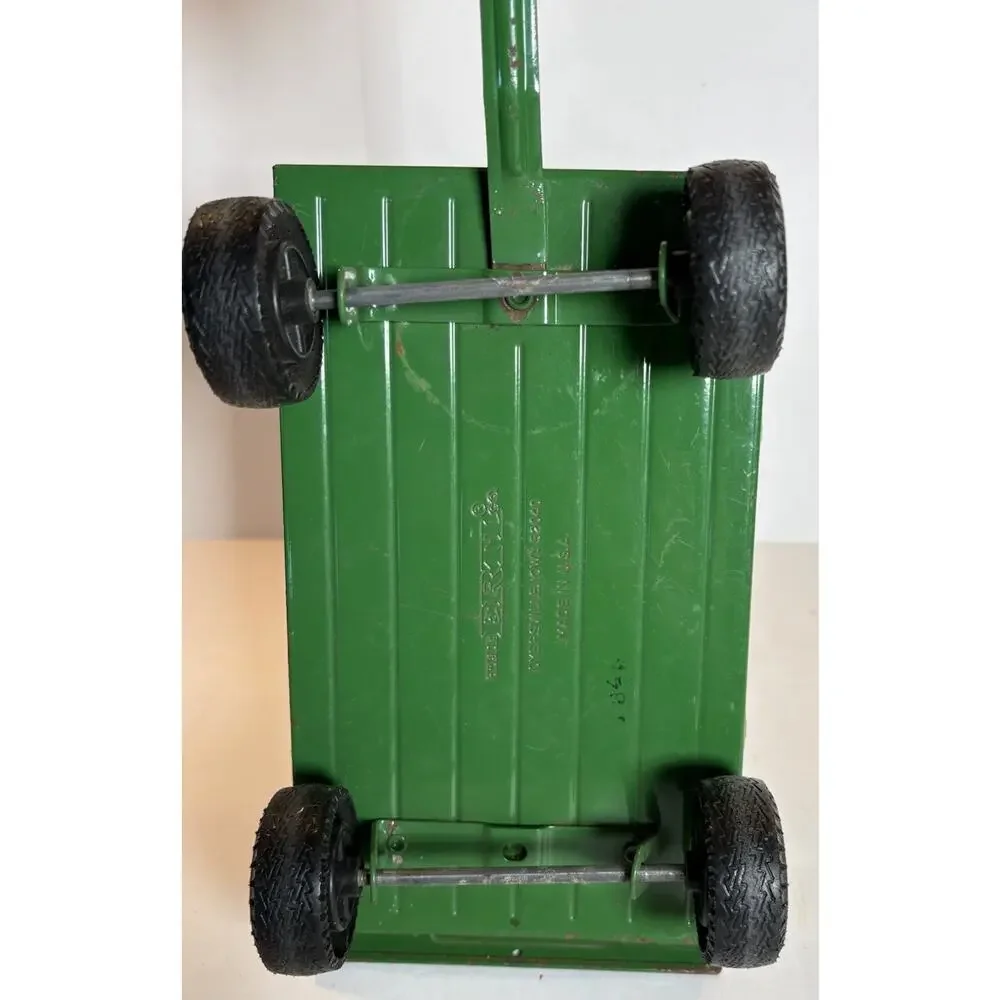 Ertl International 1586 w/loader 1/16 Die-cast Farm Tractor W/Pull Behind Wagon